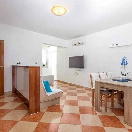 Apartamento Mit Terrasse Und Meerblick By Interhome Dramalj