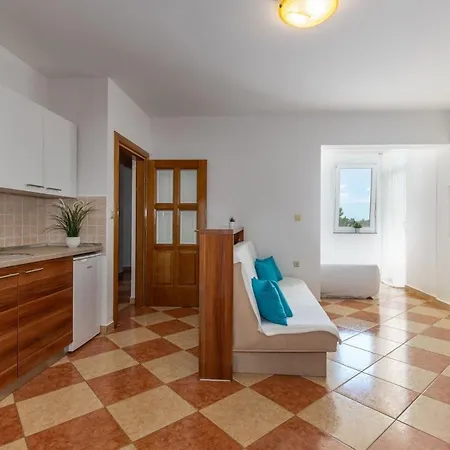 Mit Terrasse Und Meerblick By Interhome