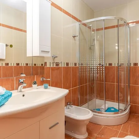 Mit Terrasse Und Meerblick By Interhome Apartamento Dramalj