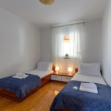 Mit Terrasse Und Meerblick By Interhome Apartamento