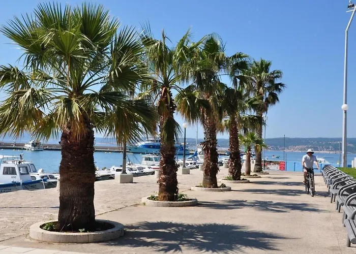 Mit Terrasse Und Meerblick By Interhome